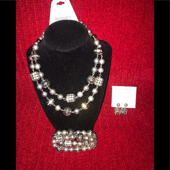 Final Price NWT Silver Rhinestone Bead Jewelry Set - Picture 1 of 2